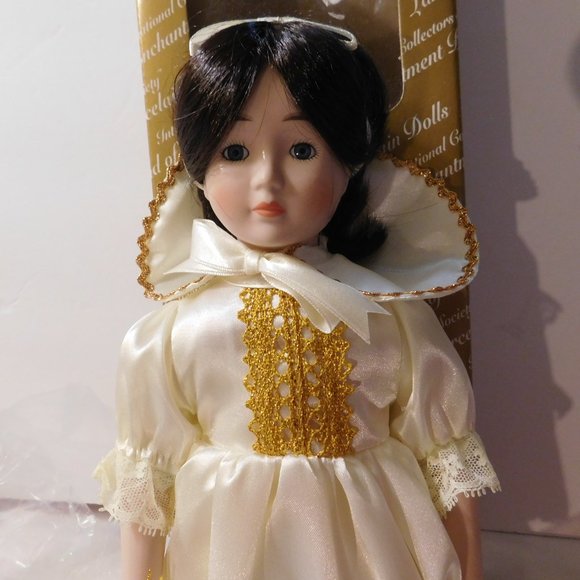Snow White Land of Enchantment Porcelain Doll International Collectors Society - Picture 6 of 11